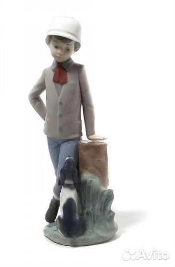 Фарфоровая фигура Мальчик с собакой. NAO by Lladro