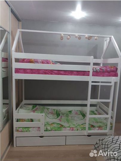Двухъярусная детская кровать