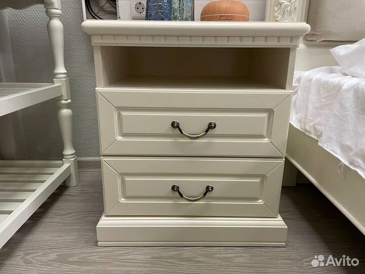 Тумба прикроватная массив