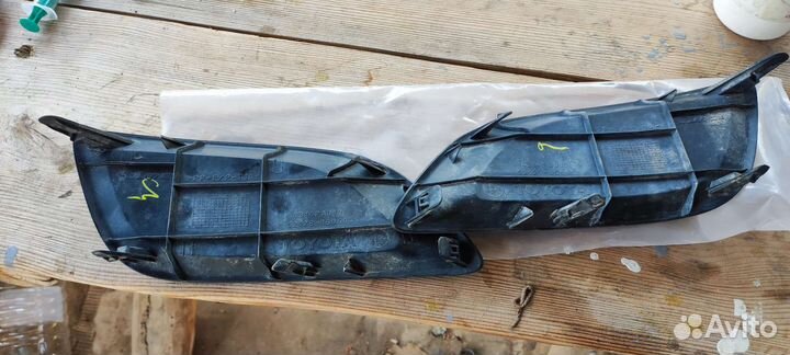 Заглушки птф в бампер Toyota avensis T250