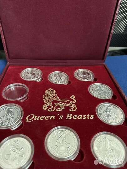Серебряные монеты звери Королевы