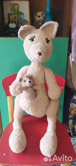 Большая мягкая игрушка кенгуру