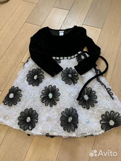 Платье нарядное для девочки 122-128