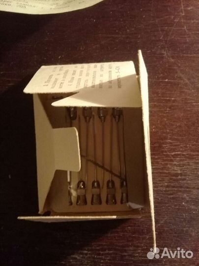 Шприцы медицинские стеклянные+иглы+стерилизаторы