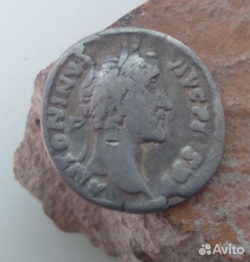 Денарий,Антонин Пий,Храм