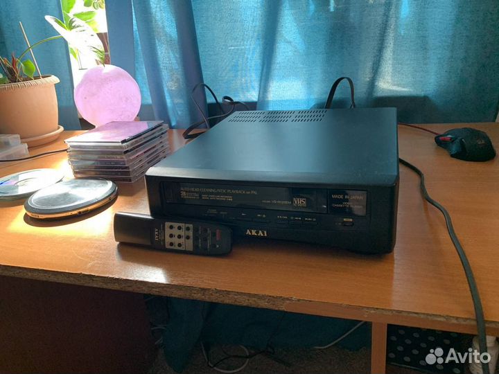 Кассетный японский видеомагнитофон