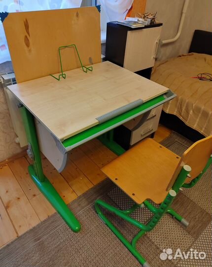 Школьный стол и стул