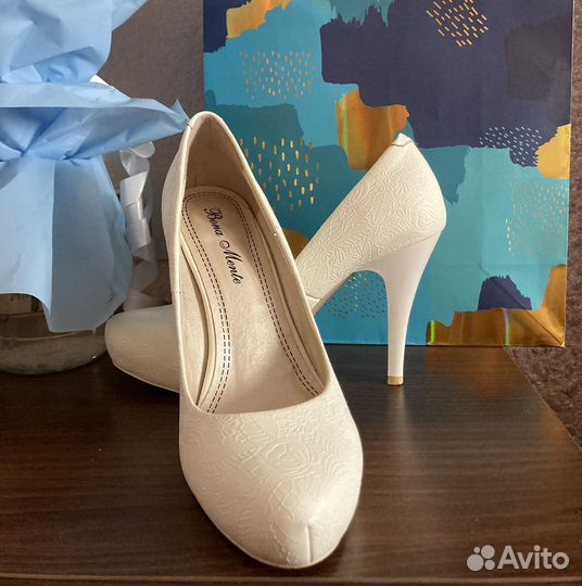Туфли женские 37 размер белые