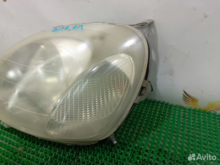 Фара левая Toyota vitz