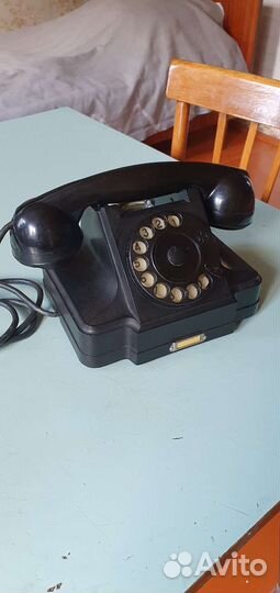 Старинный телефон