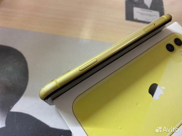 Телефон iPhone 11