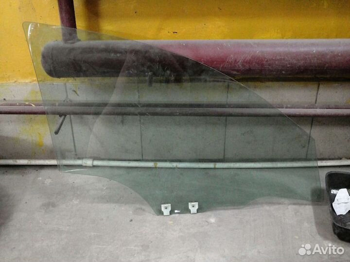 Стекло передней левой двери mazda 3 BK