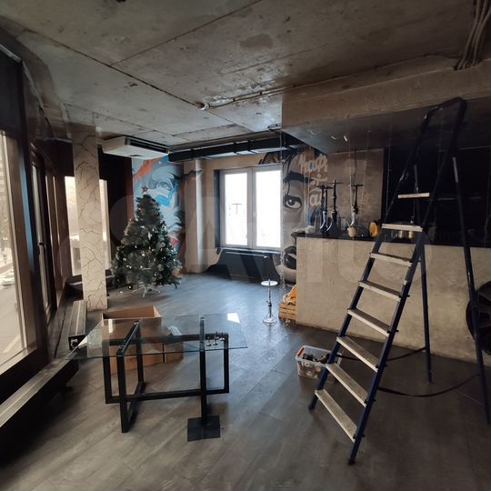 Помещение с летней верандой свободного назначения