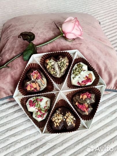 Букет роз, сердечки из бельгийского шоколада