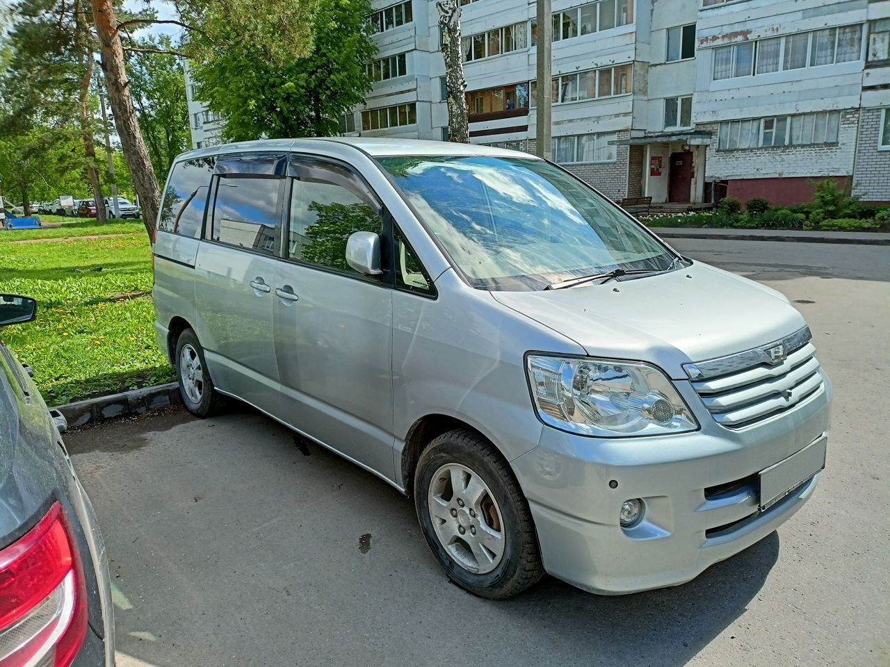 Toyota Noah: фото из отзыва