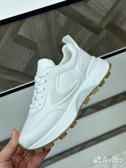 Белые Женские Кроссовки Весна Лето