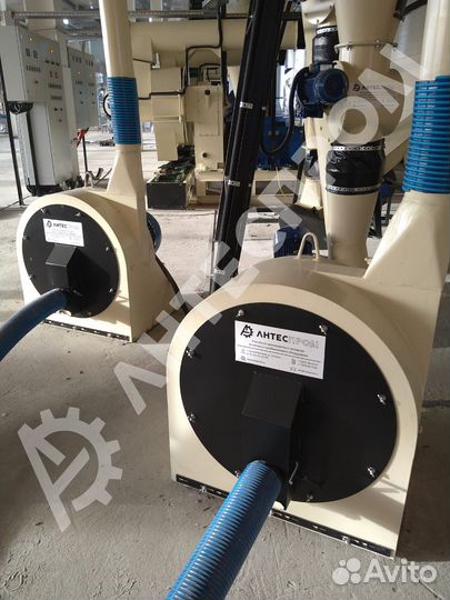 Дробилка для зерна с пневмозабором