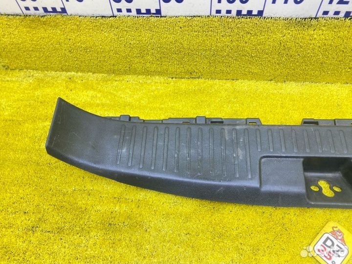 Пластик замка багажника задний Honda Shuttle GK8 143351