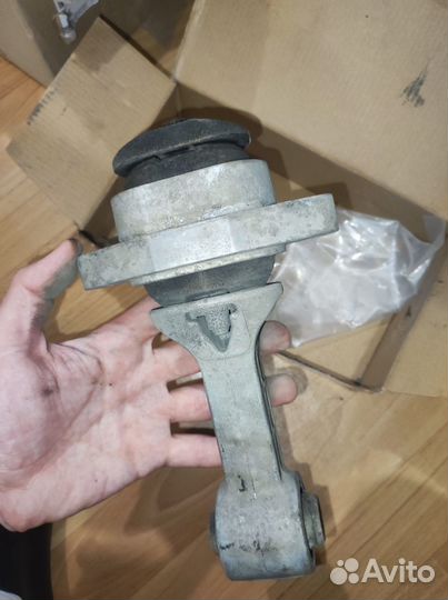 Опора двигателя задняя Hyundai-KIA 219501R000