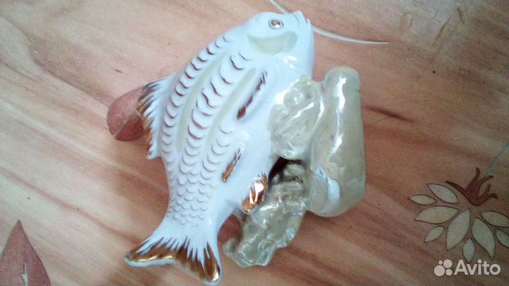 Фарфоровая статуэтка 