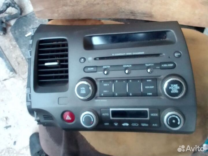 Магнитола honda civic 4D в сборе 06-12г