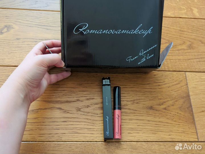 Romanovamakeup sexy lip gloss Juicy