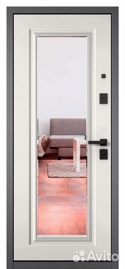 Дверь входная в квартиру с зеркалом