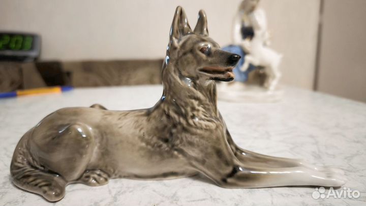 Статуэтка фарфоровая 