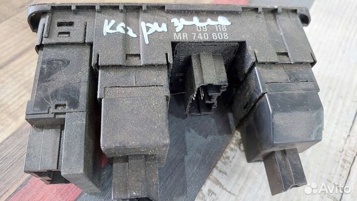 Блок кнопок Mitsubishi Carisma