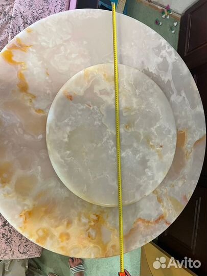 Стол из натурального камня Оникс