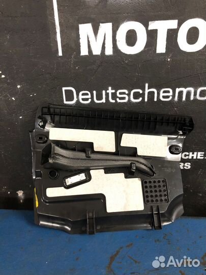 Облицовка пространства для ног левая BMW F10