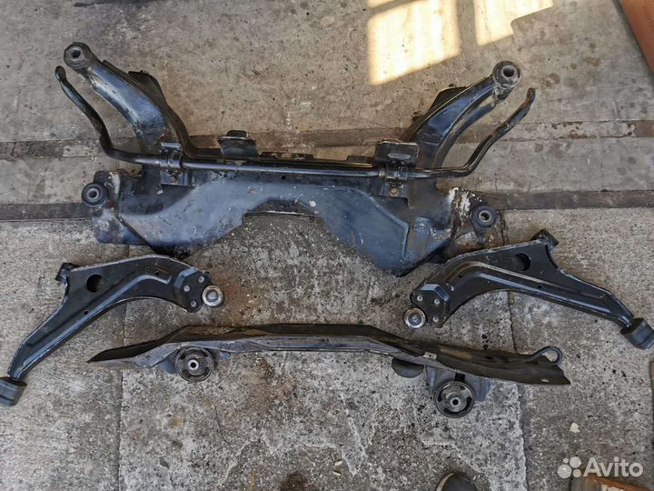 Балка подрамник leganza