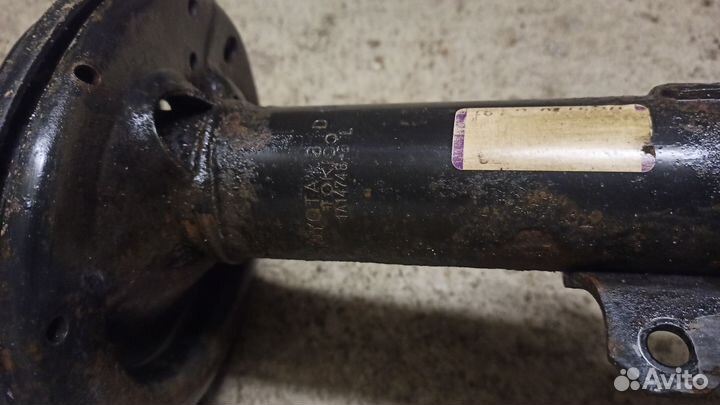 Стойки задние бу toyota