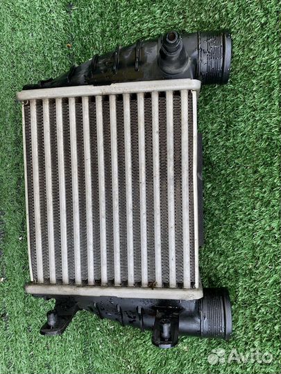 Итеркулер передний правый Audi A4 B7 8ED 8E0145806