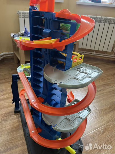 Hot wheels невообразимый гараж