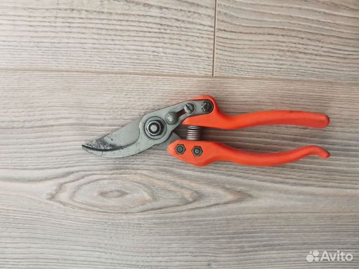 Секатор lowe 11.104