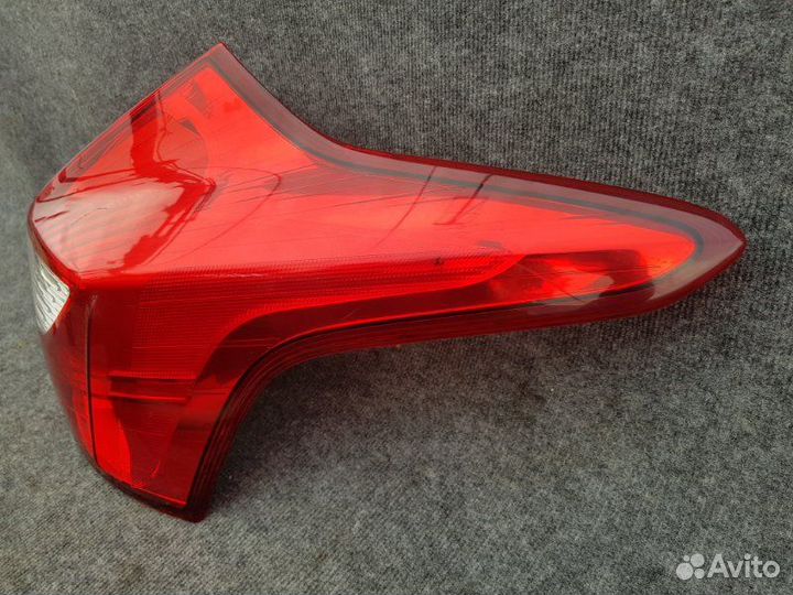 Фонарь задний правый Ford Focus 3 1.6 pnda 2012