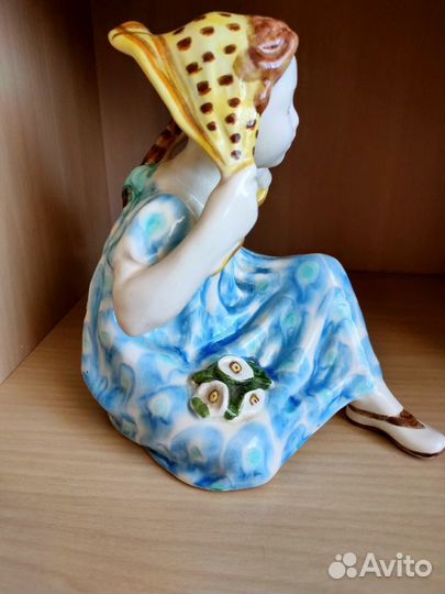 Статуэтка Ветерок Девочка в платочке зик Конаково