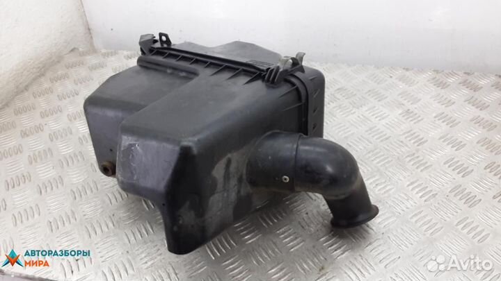 Корпус воздушного фильтра Toyota RAV4