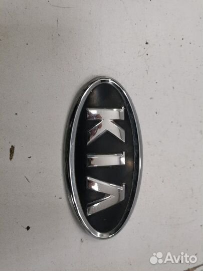 Эмблема передняя Kia Rio хэтчбек G4FA 2012