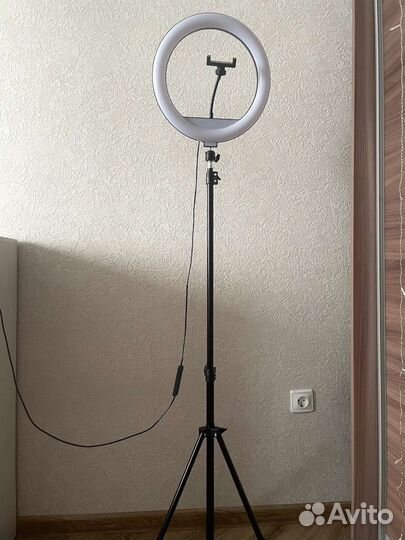 Кольцевая лампа со штативом