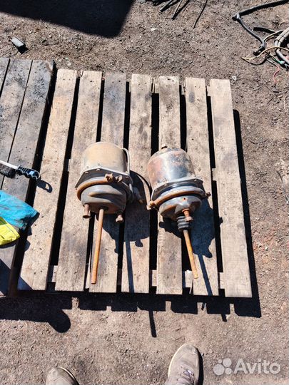 Энергоаккумулятор Volvo F12 задний