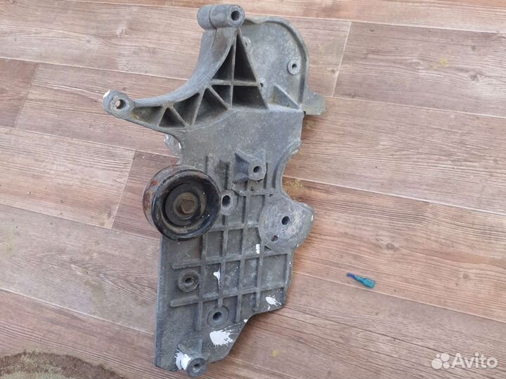 Кронштейн генератора chrysler волга газель