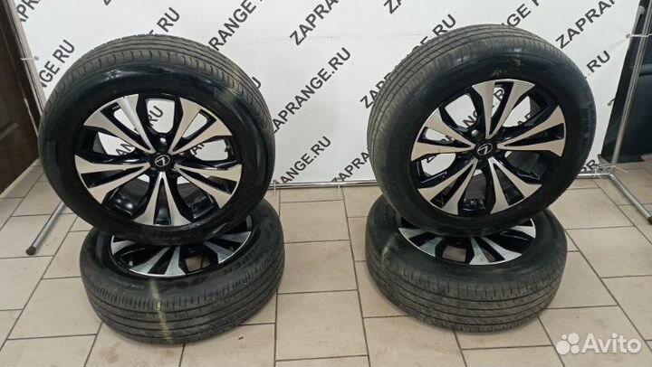 Комплект оригинальных колес на lexus nx