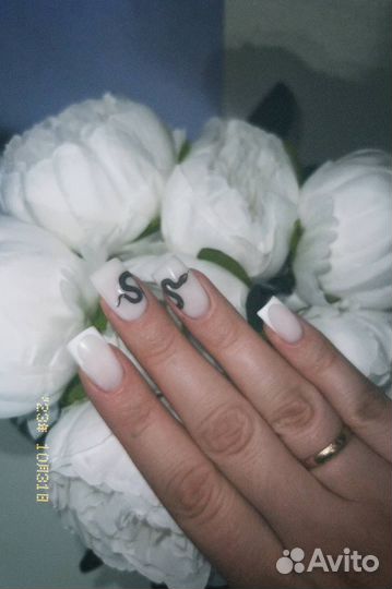 Модель на маникюр