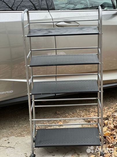 Этажерка на колесиках