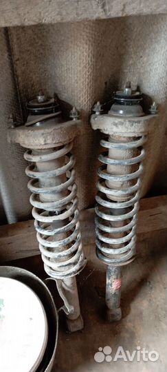 Задний левый фонари на крышку багМитсубиси Каризма