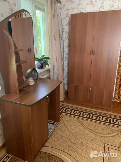 Трюмо с зеркалом