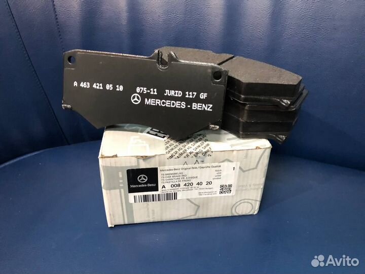 A0084204020 Комплект тормозных колодок передних