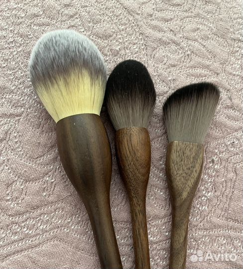 Кисти для макияжа из дерево ореха